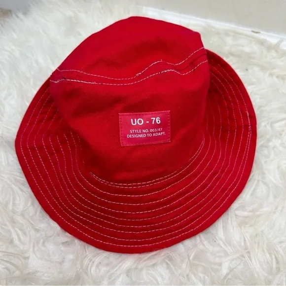 NWT Urban Outfitters Canvas Bucket Hat in red - Picture 2 of 9